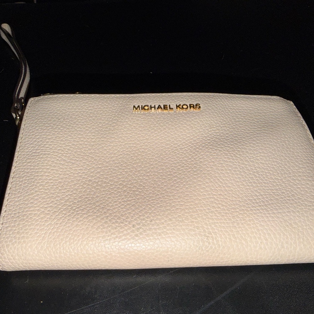 Michael Kors Jet Set Travel Wristlet Wallet Beige/Blush in excellent condition!